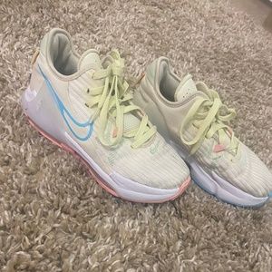 Lebron witness 6 coconut milk  5.5y/wmns7